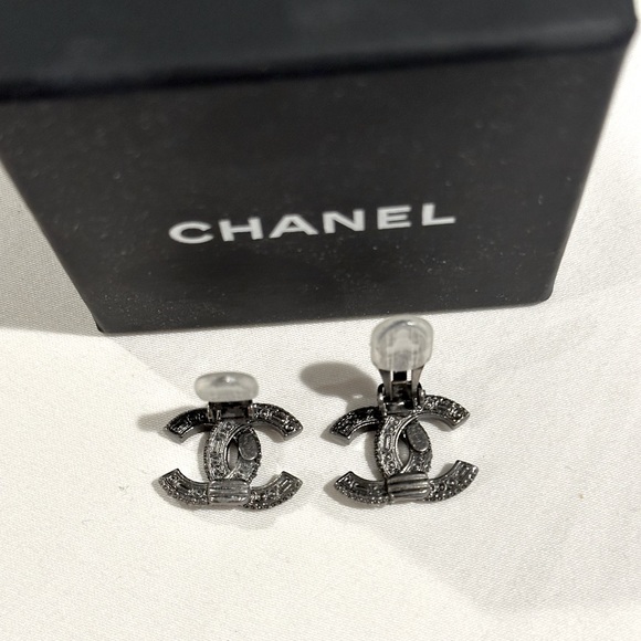 Chanel crystal earrings - Picture 2 of 4